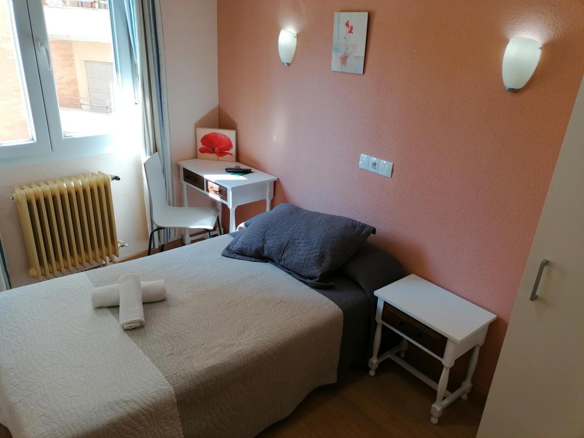 Hostal Hernan Cortes Caces Exteriör bild